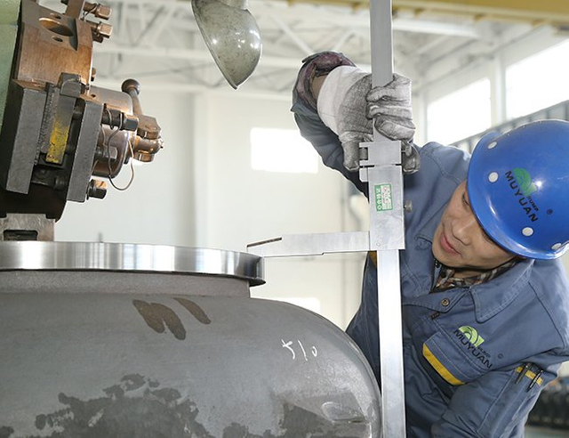 dimension inspection at lathe